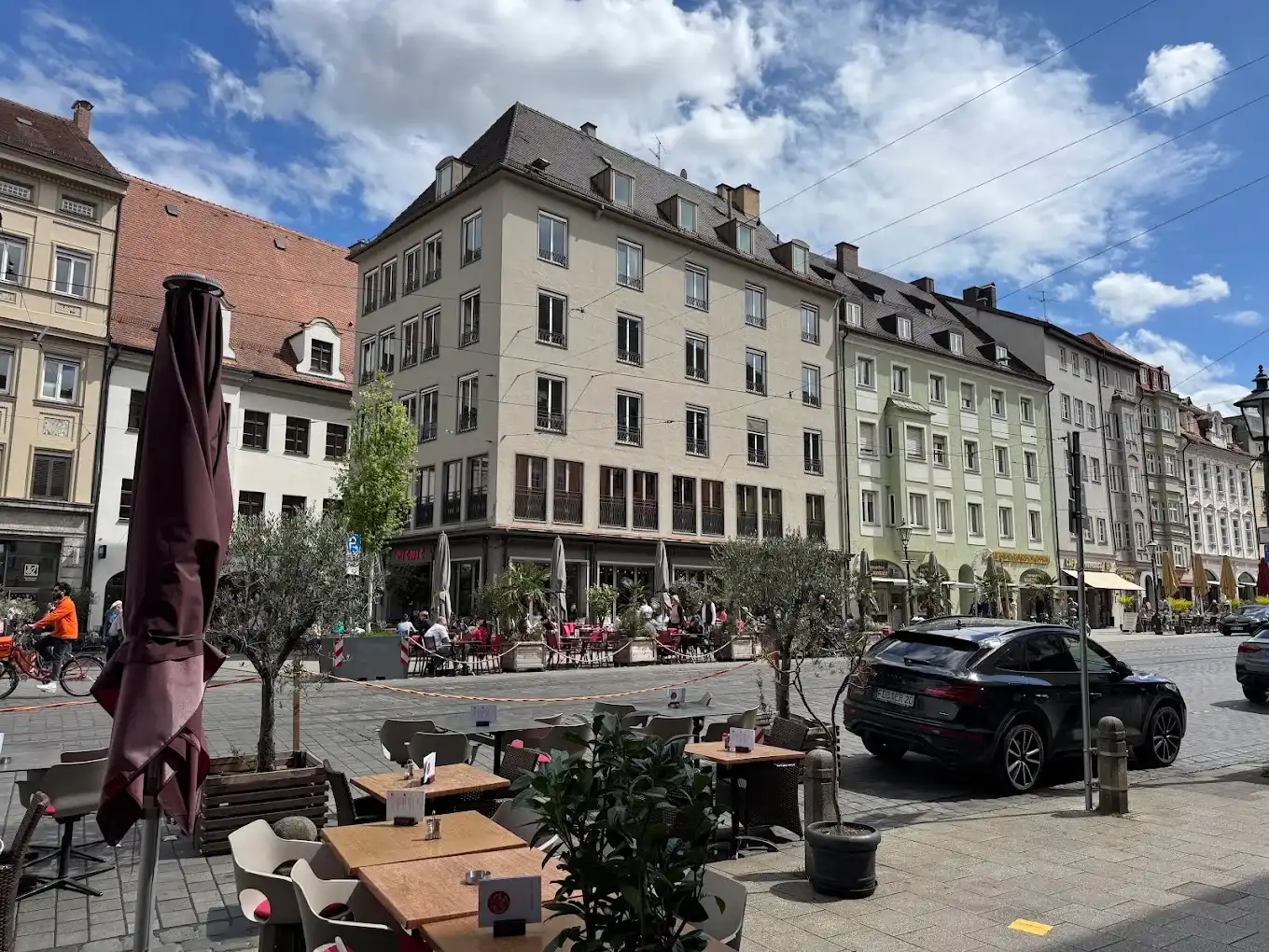Street view of Ristorante Massimiliano’s entrance, located in the heart of Augsburg